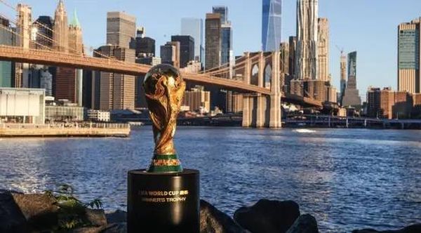 من سذاجة ألميرون إلى غضب كايسيدو.. 3 قوانين جديدة طبقت في كأس العالم