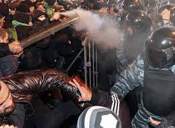 أوكرانيا تشتعل رغم قانون عفوها الجديد!