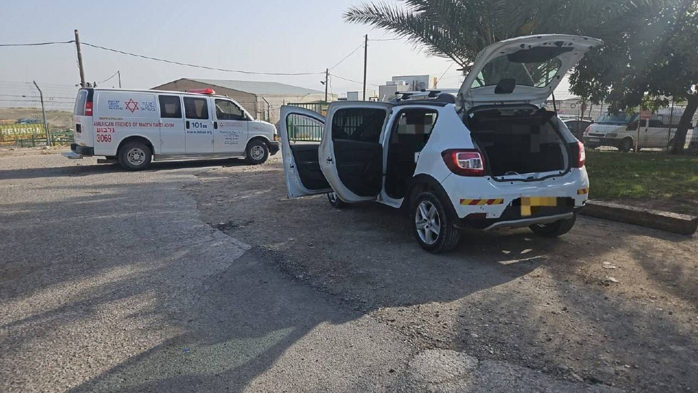 إصابات بعملية إطلاق نار بطولية استهدفت حافلة للمستوطنين في الأغوار