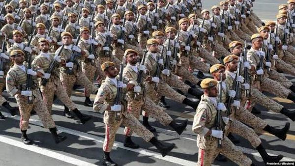 إيران تعيد رسم هيكلها العسكري.. دمج هيئة الأركان مع مقر خاتم الأنبياء