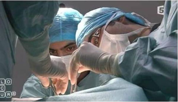 "تبييض الأسنان" بين المنافع والأضرار!!
الاختصاصي في جراحة وتجميل اللثة والاسنان وزراعة الاسنان الدكتور وهيب حدشيتي