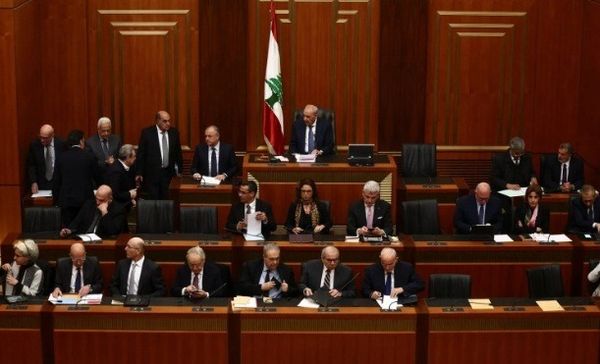 ماذا قال السفير الاميركي لشيخ عقل الدروز؟ 
"مد وجزر" في علاقة جنبلاط والسفراء الاميركيين