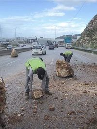 انهيار صخري على أوتوستراد جسر بالما.. ووزارة الأشغال تتحرّك