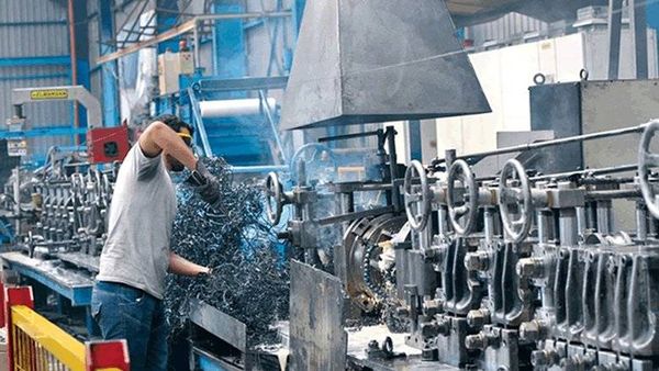 تعميم من وزير العمل إلى إدارة

مؤسسات وشركات القطاع الخاص