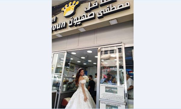 في لبنان.. عروس تودّع العزوبية بـ"سندويش فلافل"!