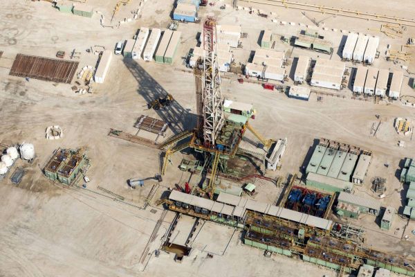 النفط يرتفع بعد قرار السعودية بزيادة سعر بيع الخام