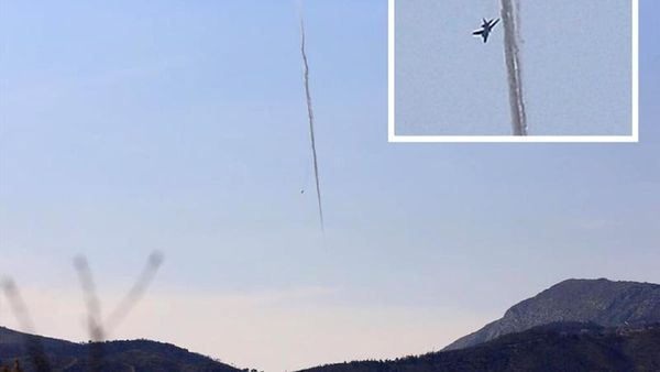 حادث عسكري خطر : طائرات أف ــ 16 تركيّة تُسقط طائرة سوريّة ...
سوريا تتهم تركيا بـ «شنّ عدوان غير مسبوق ضدّ سيادة أراضيها» ...
الطيّار هبط بالمظلّة والطائرة سقطت في الأراضي السوريّة وأردوغان يُهدّد ...
مقتل هلال الأسد قائد قوات الدفاع الوطني في اللاذقيّة بمعركة كسب ...