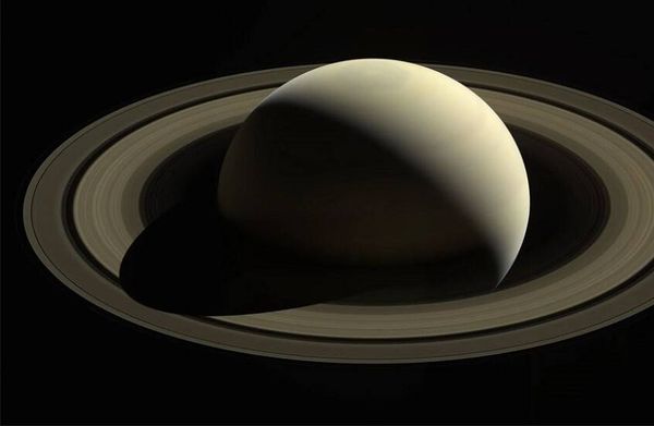 اكتشاف جديد يعيد النظر في عمر حلقات زحل