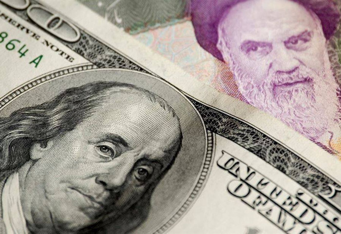 "إنهيارٌ للعملة الإيرانية"... ومطالبة بإقالة وزير الاقتصاد!