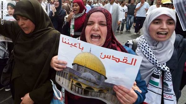 جزائريون يتضامنون مع القدس بشعار: "الجزائر مع فلسطين ظالمة أو مظلومة"