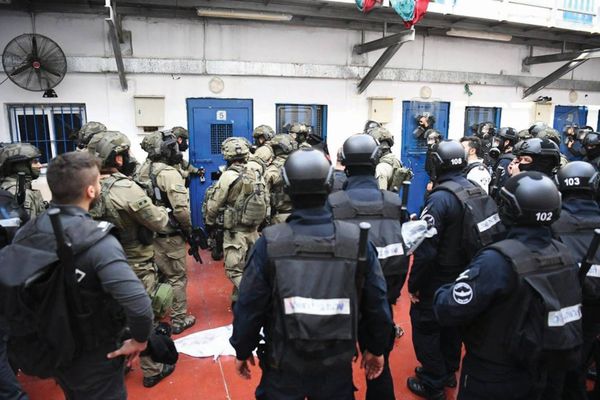 مستوطنون اقتحموا «الأقصى»..اشتباكات واعتقالات