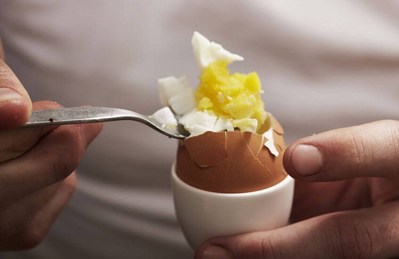 ما علاقة غشاء قشر البيض بنضارة البشرة وقوة الشعر؟