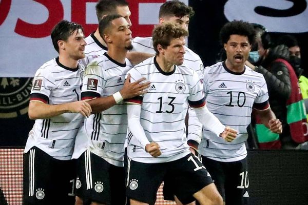 ألمانيا تقلب الطاولة على رومانيا وتقترب من المونديال