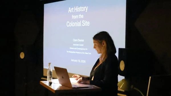 ورشة عمل لكلير ديفيز مع طلاب الفنون الجميلة وتاريخ الفن في الجامعة الأميركية