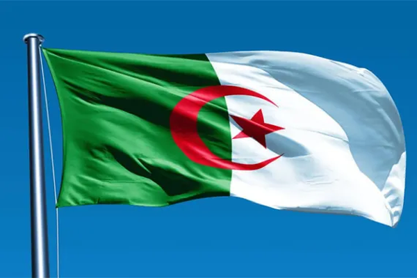 القضاء الجزائري يحلّ 