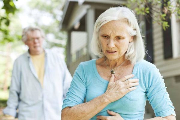 النساء أكثر عرضة للوفاة بالأزمة القلبية.. إليك السبب