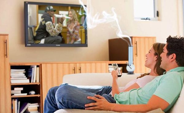 مشاهدة التلفزيون لفترات طويلة.. اليكم المخاطر
