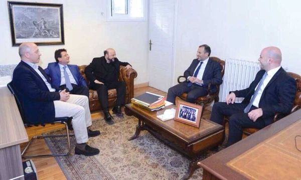 لبنان دخل ازمة سياسية ودستورية مع إضرابات ومظاهرات وتعطيل مؤسسات
