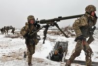 ماكرون يلتقي بوتين لنزع فتيل الحرب... والمستشار الالماني من واشنطن:  الرد على روسيا سيكون موحداً وحاسماً إذا غزت أوكرانيا