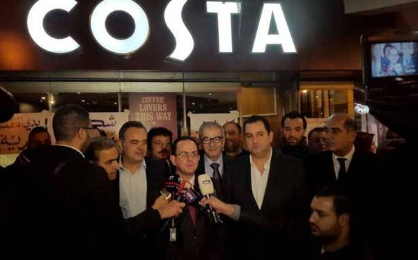 عرض أهداف زيارة نظيرته الأردنيّة الى لبنان في شبـاط
كيدانيان يُشارك في الوقفة التضامنيّة
لأصحاب المطاعم أمام «كوستا»