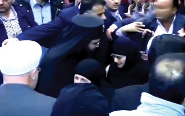 جهود اللواء إبراهيم وقطر أعادت راهبات معلولا الى الحريّة...
عمليّة مُتكاملة : الإفراج عن 13 راهبة و3 مُساعدات مُقابل 153 معتقلة سوريّة