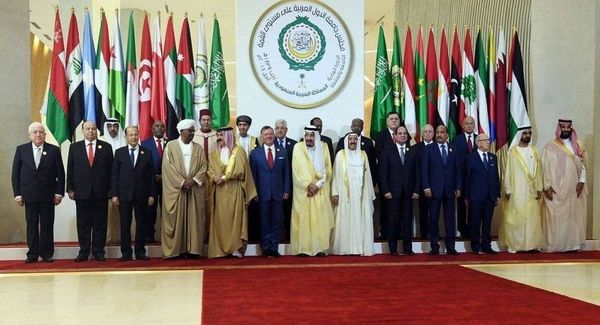 بعيدا عن الرسميات... هكذا اجتمع بن سلمان وبن زايد والسيسي (صورة)
