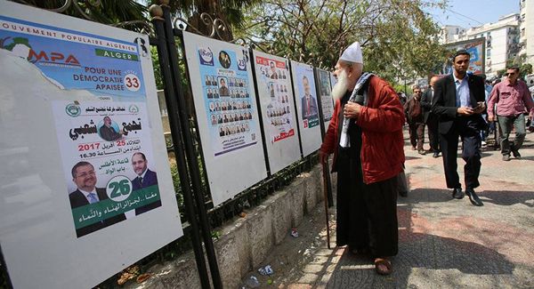 الرئيس الجزائري يدعو الناخبين إلى مشاركة قوية في انتخابات الغد