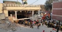 16 قتيلاً وأكثر من 50 مصاباً بتفجير انتحاري قرب مسجد في باكستان
