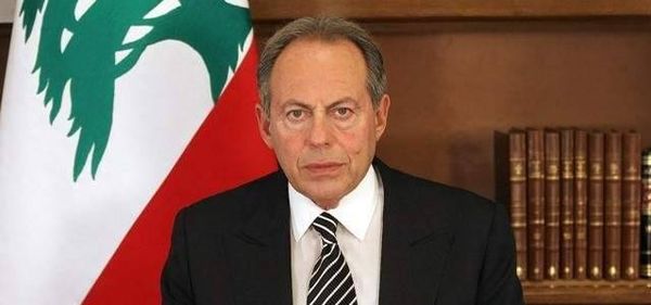 اميل لحود اتصل بوالد الشهيد حسن فرحات معزيا: لتحصين الجيش