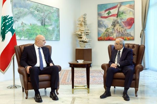 الرئيس عون استقبل الرئيس سلام وعرض معه الأوضاع الراهنة في البلاد عموماً وفي الجنوب خصوصاً في ضوء استمرار الاعتداءات الاسرائيلية