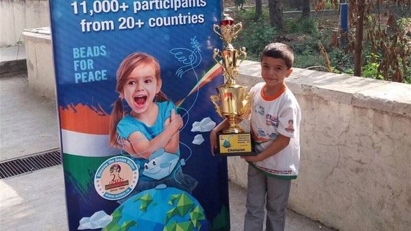 لبنانيون تفوقوا على "سياسييهم" بـ2015.. وهذه قصصهم