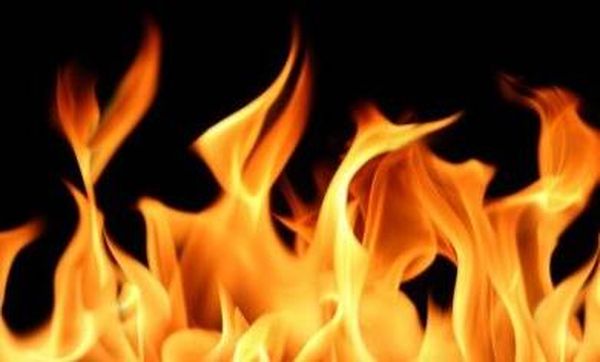 حريق كبير في 3 محلات تجارية في العبدة - عكار