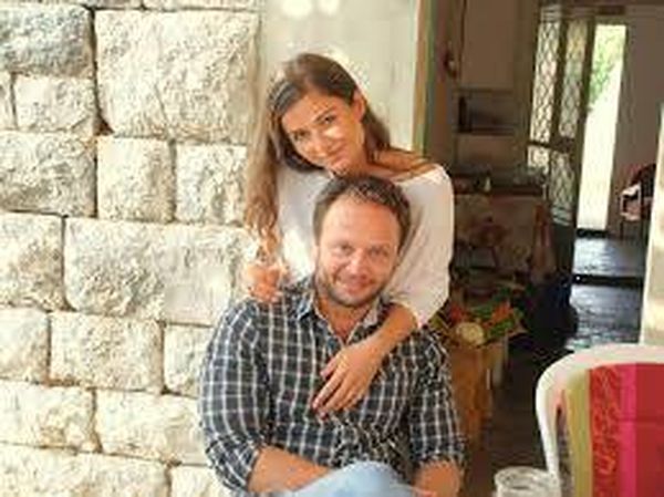 صورة سوسن أرشيد تعايد زوجها مكسيم خليل بكلمات رومانسية غاية في الرقة