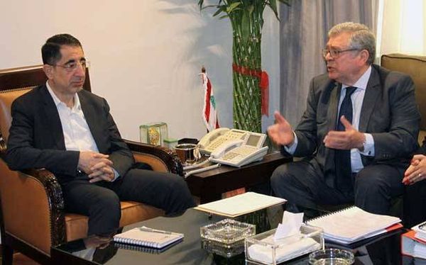 التقى وفداً من أصحاب المصانع والجميّل ونحاس
الحاج حسن للرؤساء : لإنقاذ القطاع
من الإستيراد العشوائي لأنه مُعرّض للغرق