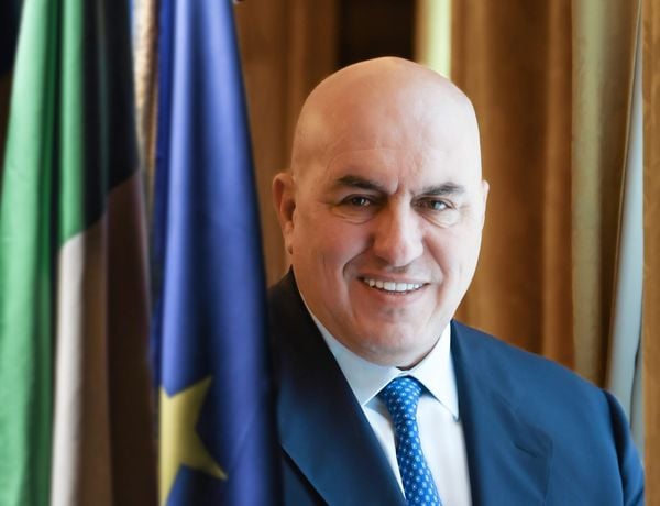 إيطاليا تتأهب لمهمة بحرية لحماية سفنها في مضيق باب المندب