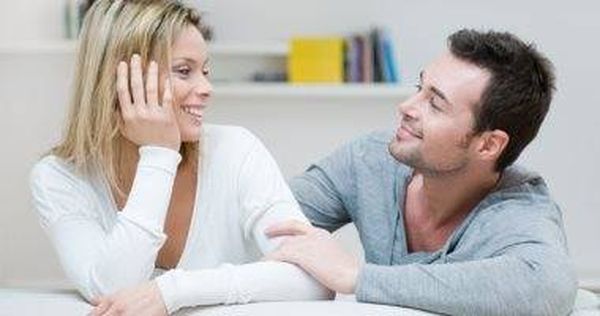 كيف تجعلين زوجك الكتوم يتكلّم؟
