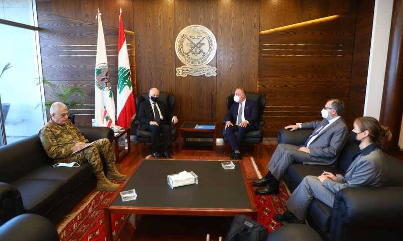وزير الدفاع يلتقي دل كول وتشديد على أهمية دور اليونيفل