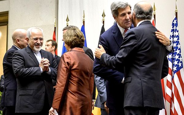 بعد 10 سنوات من الأزمة التوصّل الى اتفاق للملف النووي الإيراني...
6 أشهر تجربة ولجان مُشتركة تكشف يومياً على المراكز النوويّة في المفاعلات...
ردود فعل عربيّة ودوليّة مُتعدّدة ... واسرائيل تندد بـ «الخطأ التاريخي»...
بنود الإتفاق بين الدول 5 + 1 وايران والتأكيد على سلميّة المشروع النووي...
