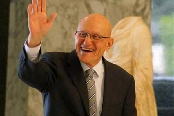 لبنان قادم على فراغ حكومي ورئاسي؟!! 
14 آذار: لو تخلّى عون عن 