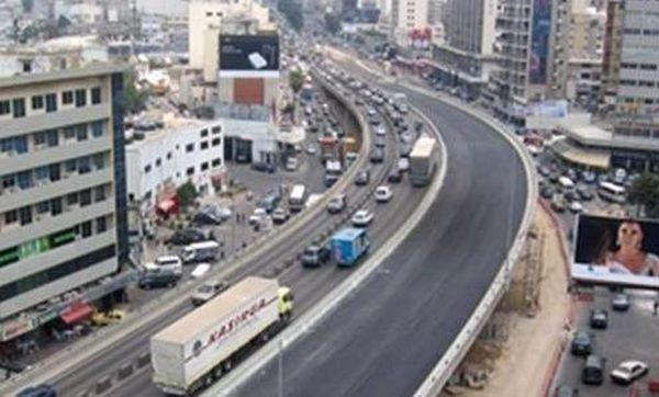 انطلاق مسيرة سيارة لاتحادات النقل البري من مستديرة الدورة نحو "الداخلية"