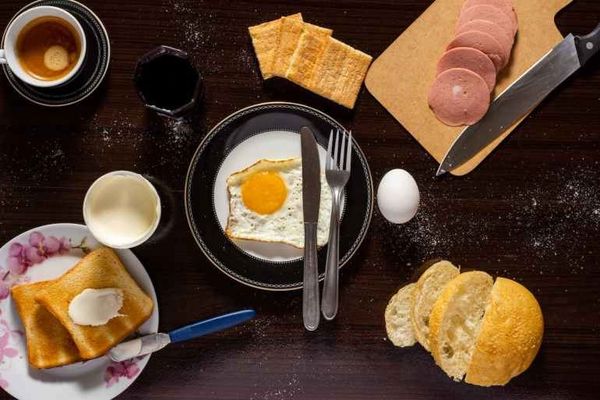 5 أطعمة لا يُنصح بتناولها مع القهوة