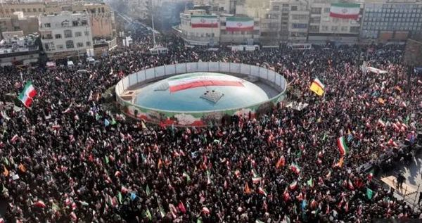 ترامب يضرب أميركا لا ايران