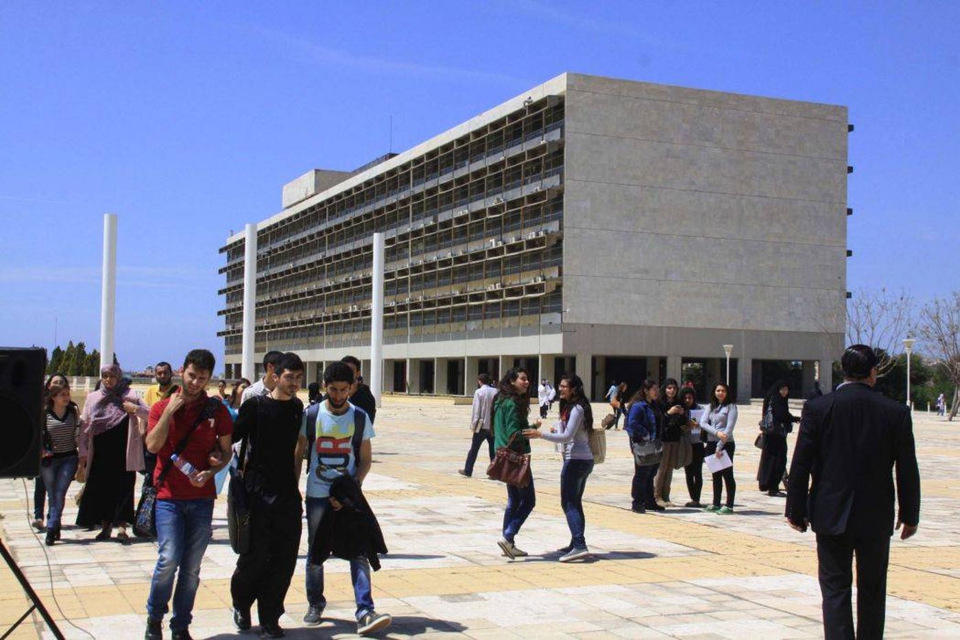 الجامعة اللبنانية تعلن تأجيل الامتحانات في مجمع رفيق الحريري الجامعي