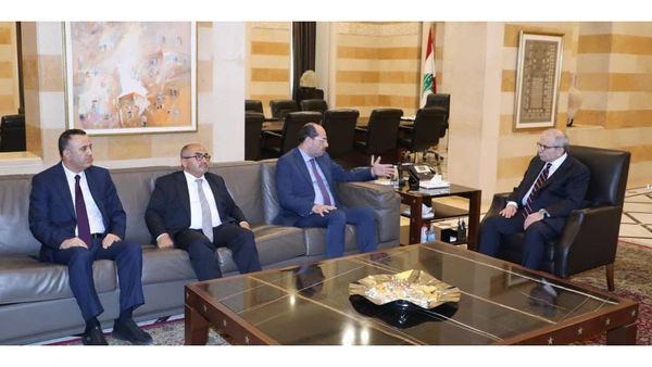 سلام يبحث مع نواب ملف التربية والامتحانات الرسمية