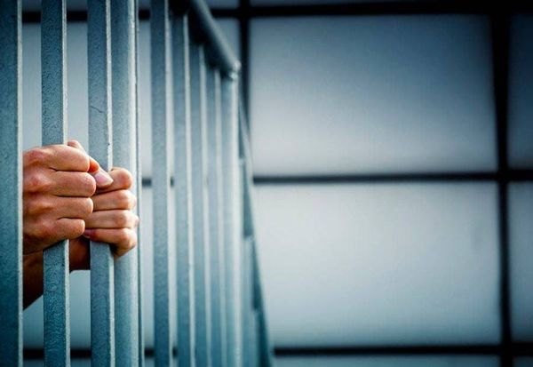 "هروب مطلوبين" إثنين من نظارة القاع