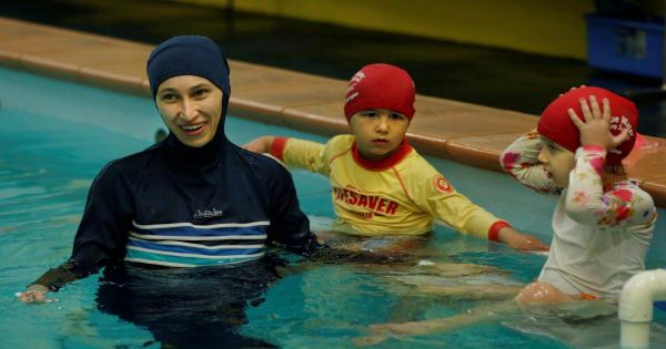 السباحة وركوب الخيل.. طرق مفيدة تنشط طفلك