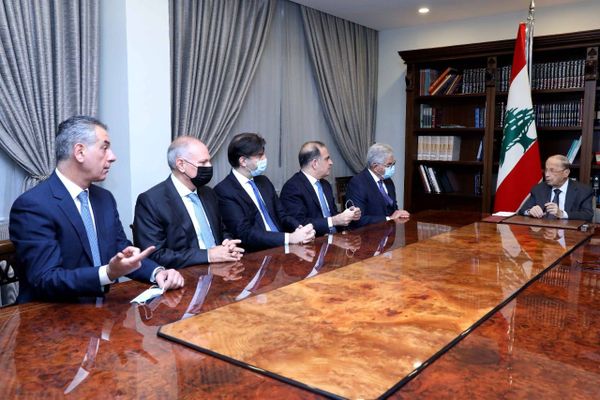 بطاقتا تهنئة لعون من جونسون والملك عبدالله.. وسلسلة استقبالات في بعبدا