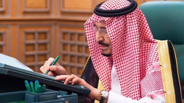 كيف علّق وزير الصحة السعودي على قرار إعفائه من منصبه؟