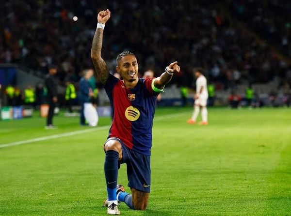 رومانو يكشف موقف برشلونة من رافينيا ويترك باب ألفاريز مفتوحًا