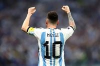 بعد ميسي.. سكالوني يختار وريث القميص رقم 10 في الأرجنتين